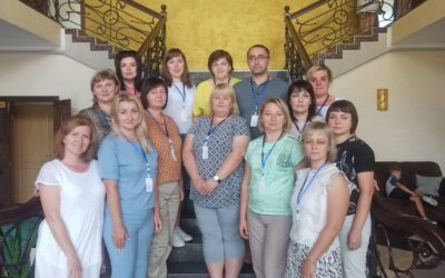 24-25 серпня 2023 року викладачі ДПТНЗ “Вінницьке вище професійне училище сфери послуг” Юлія Балалаєва та Ольга Онофрійчук у м. Хмельницький відвідали тренінг «Особливості впровадження та викладання курсу з підприємництва “Компанія” у закладах профтехосвіти».