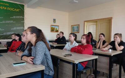 26 вересня в ДПТНЗ «Вінницьке вище професійне училище сфери послуг» відбулася віртуальна зустріч здобувачів освіти  групи КК-14-21 з полтавським письменником Дмитром Зіненком