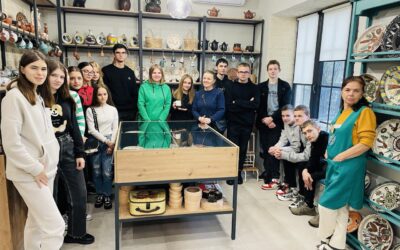 14 листопада в рамках роботи центру кар’єрного консультування, здобувачі освіти групи КМ-28-23 разом з викладачкою Наталією Рибак відвідали артпростір «Етно Чари»