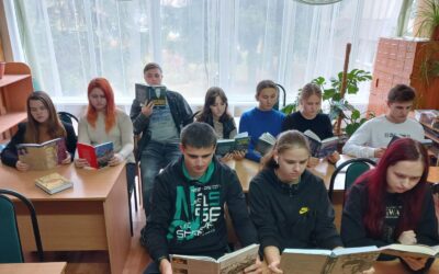 У рамках освітнього проєкту «Як починалася війна» представник Міністерства  культури та інформаційної політики України Герой України Володимир Жемчугов   передав книги  для поповнення бібліотечного фонду Вінницького вищого професійного училища сфери послуг та інформування здобувачів освіти про  російську агресію