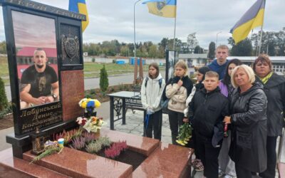 30 вересня учні груп АС-23-22 та ПМ-02-23 разом зі своїми класними керівниками здійснили візит на Алею Слави Сабарівського кладовища